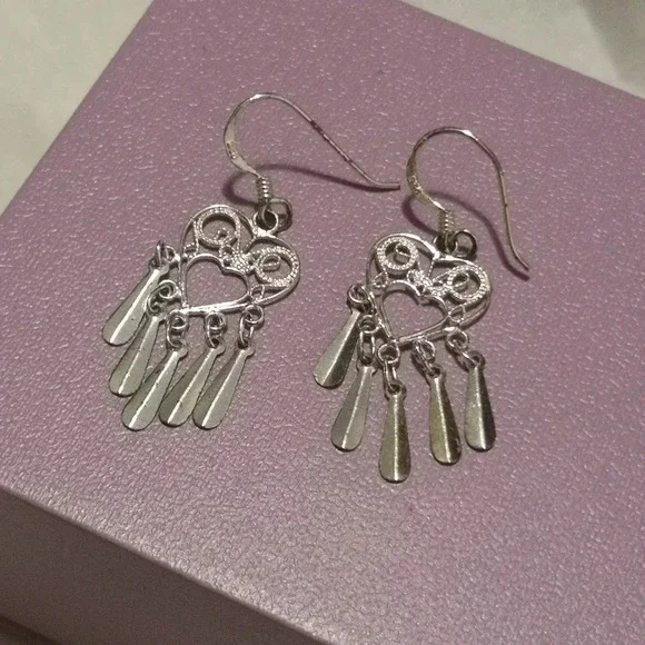 925 Heart dangle earrings 💖 - Picture 1 of 2